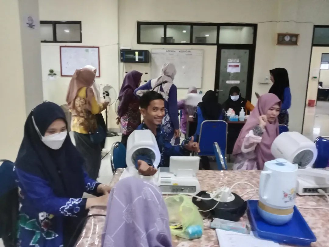 Pemeriksaan kesehatan untuk deteksi penyakit tidak menular pegawai Kecamatan Pelaihari 